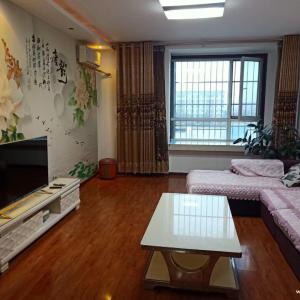 陽(yáng)光佳園1里98型4樓精裝2000元包采暖