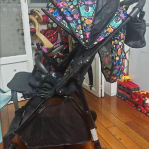 轉(zhuǎn)讓9成新四輪可折疊嬰兒車